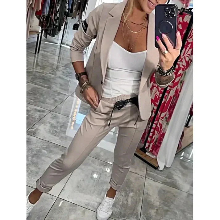 Isabelle | Ensemble sur mesure avec un blazer doux et un jogging décontracté