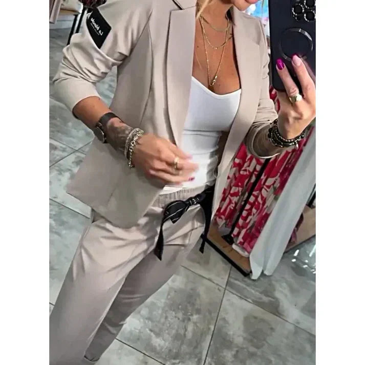 Isabelle | Ensemble sur mesure avec un blazer doux et un jogging décontracté