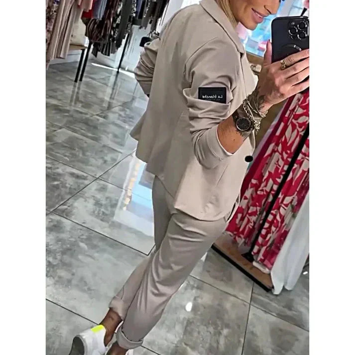 Isabelle | Ensemble sur mesure avec un blazer doux et un jogging décontracté